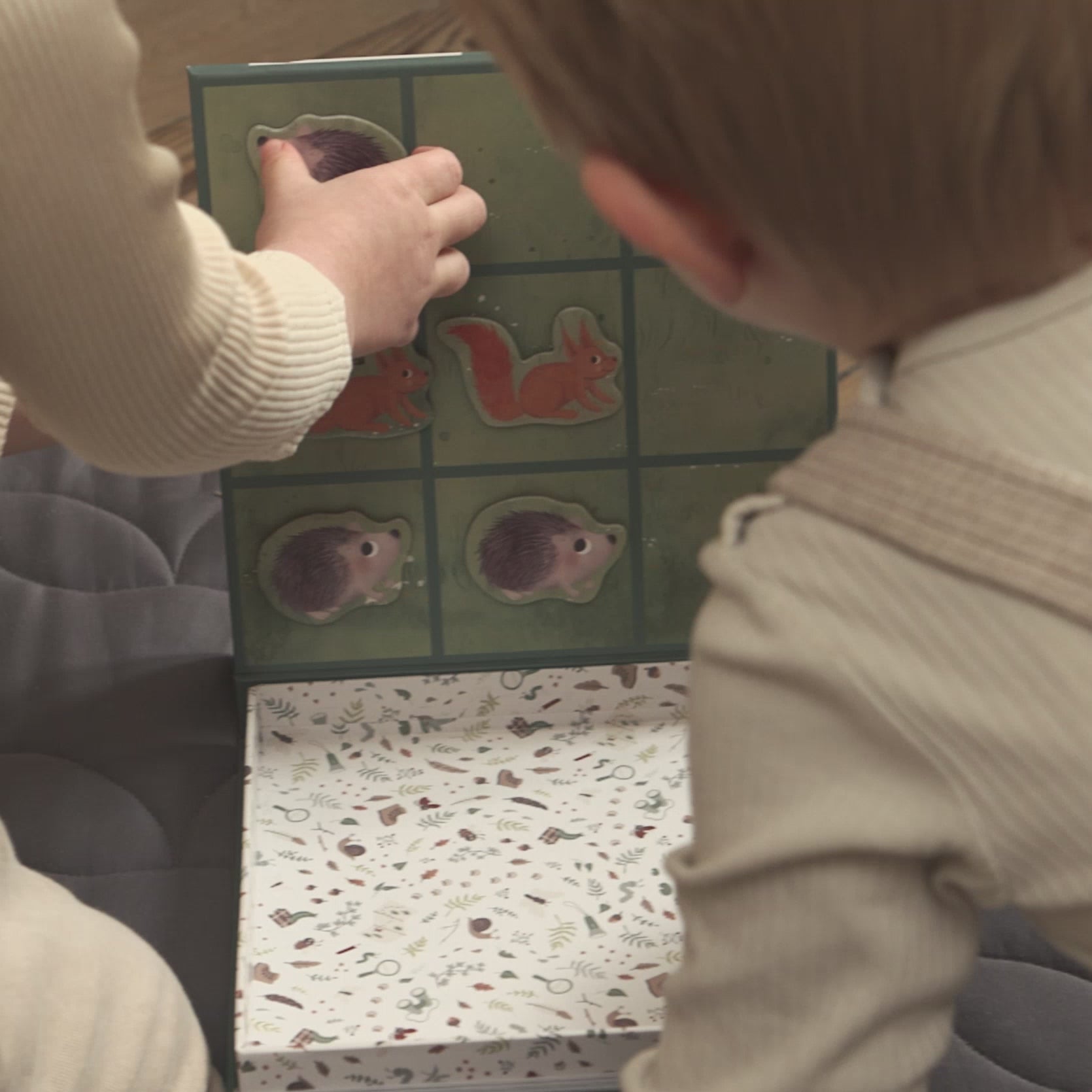 Video laden: Magnetic 'Tic Tac Toe' - Forest friends